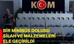 Bir minibüs dolusu silah ve malzemeleri ele geçirildi