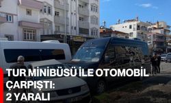 Tur Minibüsü İle Otomobil Çarpıştı: 2 Yaralı