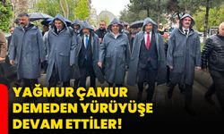 Yağmur çamur demeden yürüyüşe devam ettiler!