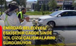 Emirdağ Belediyesi Eskişehir Caddesinde Yol Çizgi Çalışmalarını Sürdürüyor