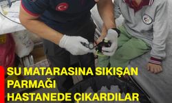 Su matarasına sıkışan parmağı hastanede çıkardılar