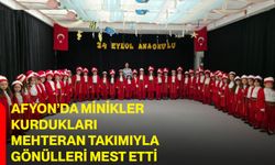 Afyon’da minikler kurdukları mehteran takımıyla gönülleri mest etti
