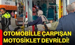 Otomobille çarpışan motosiklet devrildi!