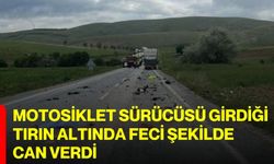 Motosiklet sürücüsü girdiği tırın altında feci şekilde can verdi