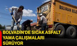 Bolvadin'de sıcak asfalt yama çalışmaları sürüyor