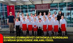 Sandıklı Cumhuriyet Ortaokulu korosuna 23 Nisan şenliğinde anlamlı ödül