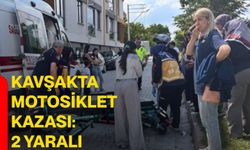 Kavşakta motosiklet kazası: 2 yaralı