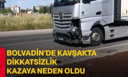 Bolvadin’de kavşakta dikkatsizlik kazaya neden oldu