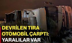 Devrilen tıra otomobil çarptı: Yaralılar var