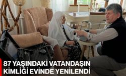 87 yaşındaki vatandaşın kimliği evinde yenilendi