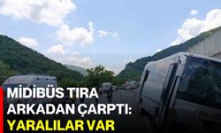 Midibüs tıra arkadan çarptı: Yaralılar var