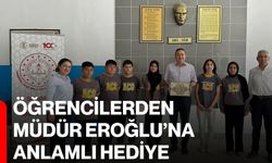 Öğrencilerden Müdür Eroğlu’na anlamlı hediye