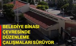 Belediye binası çevresinde düzenleme çalışmaları sürüyor