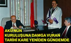AKÜ'nün kuruluşuna damga vuran tarihi kare yeniden gündemde