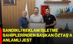 Sandıklı reklam işletme sahiplerinden Başkan Öztaş'a anlamlı jest