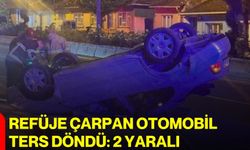 Refüje çarpan otomobil ters döndü: 2 yaralı