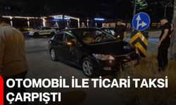 Otomobil ile ticari taksi çarpıştı