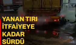 Yanan tırı itfaiyeye kadar sürdü