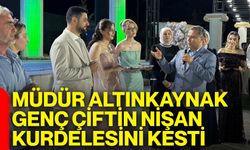 Müdür Altınkaynak, genç çiftin nişan kurdelesini kesti