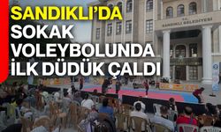 Sandıklı’da sokak voleybolunda ilk düdük çaldı