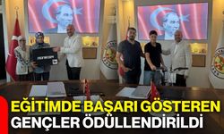 Eğitimde başarı gösteren gençler ödüllendirildi