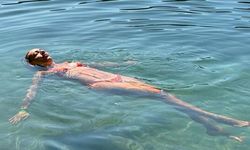 Sinem Kobal'ın tatil pozlarına beğeni yağdı!