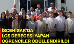 İscehisar’da LGS derecesi yapan öğrenciler ödüllendirildi