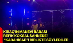 KIRAÇ’IN MANEVİ BABASI REFİK KÖKSAL SAHNEDE! “KARAHİSAR”I BİRLİKTE SÖYLEDİLER