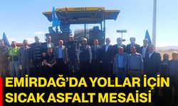 Emirdağ’da yollar için sıcak asfalt mesaisi