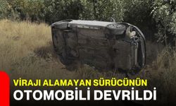 Virajı alamayan sürücünün otomobili devrildi
