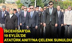 İscehisar’da 19 Eylül’de Atatürk Anıtı’na çelenk sunuldu