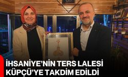 İhsaniye’nin ters lalesi Küpçü’ye takdim edildi