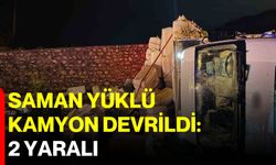 Saman yüklü kamyon devrildi: 2 yaralı