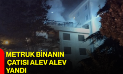Metruk binanın çatısı alev alev yandı