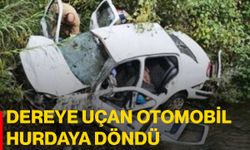 Dereye uçan otomobil hurdaya döndü