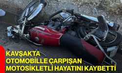 Kavşakta otomobille çarpışan motosikletli hayatını kaybetti