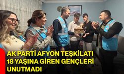 AK Parti Afyon Teşkilatı 18 yaşına giren gençleri unutmadı