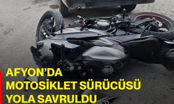 Afyon’da motosiklet sürücüsü yola savruldu
