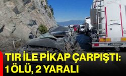 Tır ile pikap çarpıştı: 1 ölü, 2 yaralı