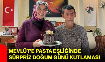 Mevlüt’e Pasta Eşliğinde Sürpriz Doğum Günü Kutlaması