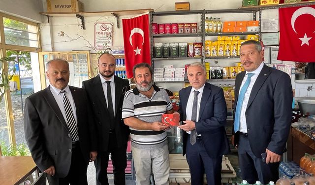 Kaymakamdan esnafa Türk Bayrağı!