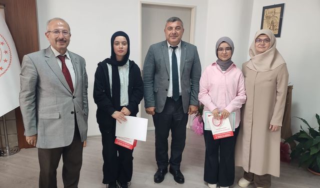 Öğrenciler belgelerini aldı