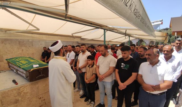 16 yaşındaki Muhammet'in cenaze namazını dayısı kıldırdı