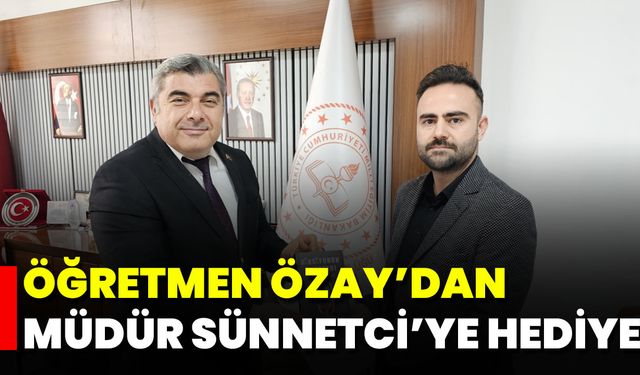 Öğretmen Özay’dan Müdür Sünnetci’ye Hediye