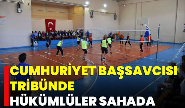Cumhuriyet Başsavcısı Tribünde, Hükümlüler Sahada