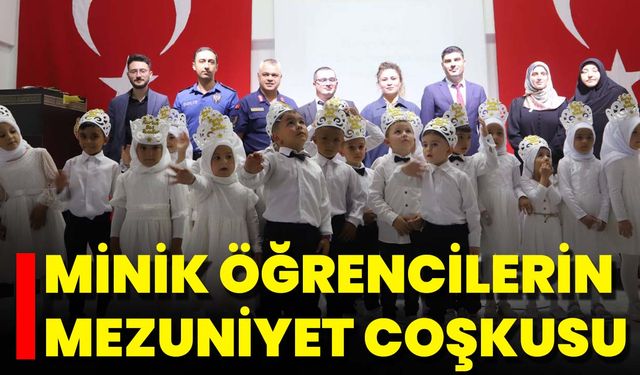 Minik Öğrencilerin Mezuniyet Coşkusu