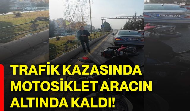 Trafik kazasında motosiklet aracın altında kaldı!
