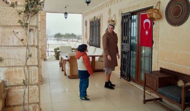 Uzak Şehir’den İnce Ama Net Mesaj: Bayrak Sahnesi Gündem Oldu!