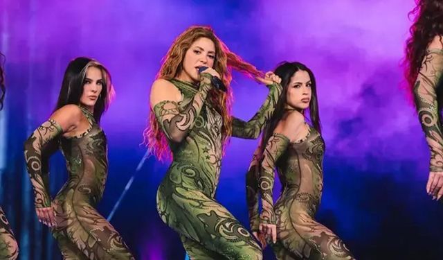 Profesyonellik Dersi! Düşen Shakira Ayağa Kalkıp Devam Etti