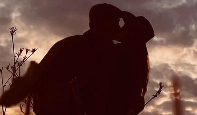 Magazinde Bomba Etkisi! Ulusoy ve Malbora’dan İlk Aşk Karesi